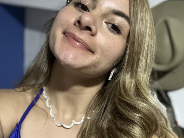 AtheneaRossi - Live porn &amp; sex cam - 23752033