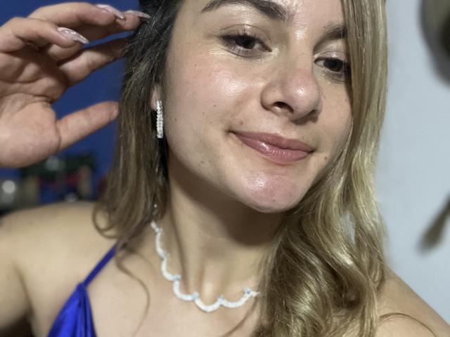 AtheneaRossi - Live sexe cam - 23752053