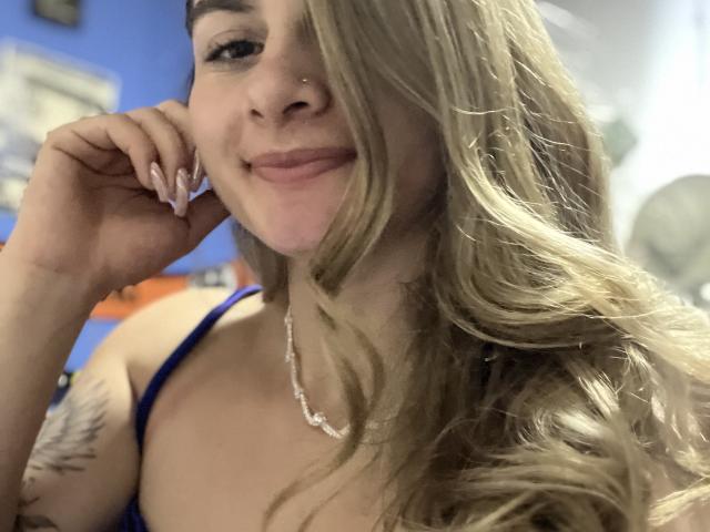 AtheneaRossi - Porno na żywo i seks kamera - 23752061