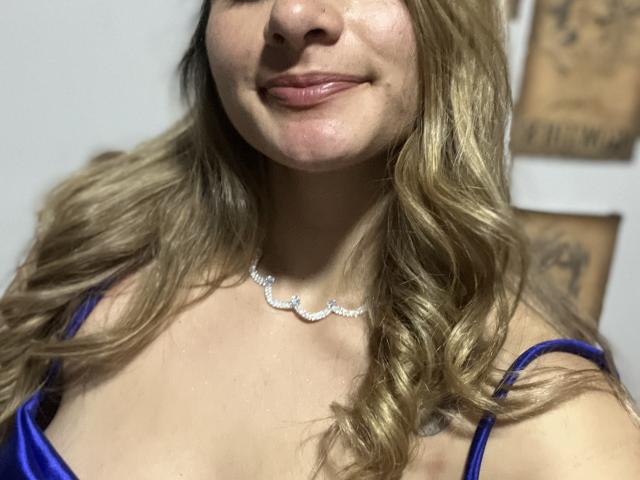 AtheneaRossi - Live sex cam - 23752073