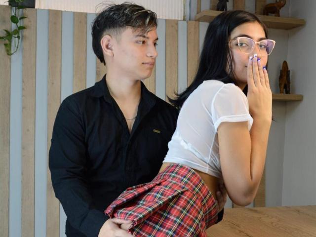 ColinAndValentina - Live Sex Cam - 23752329