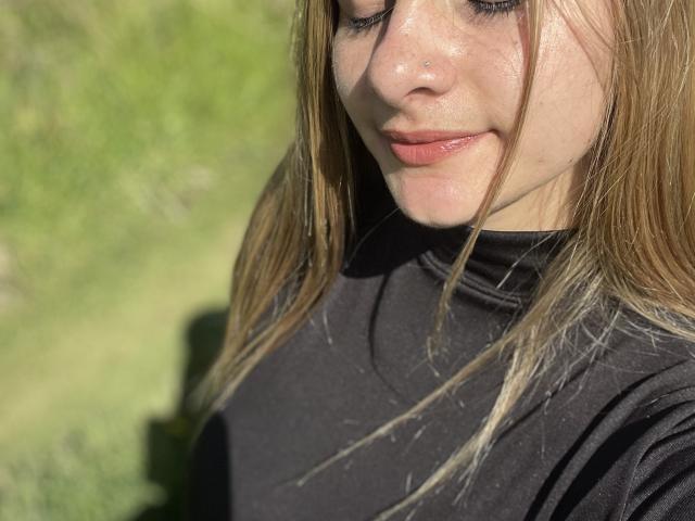 AtheneaRossi - Élő pornó és szexkamera - 23752369