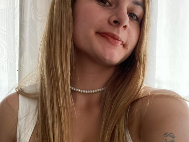 AtheneaRossi - Live Sex Cam - 23752461