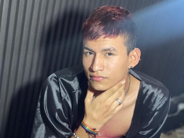 YochuaScott - Live Sex Cam - 23757985