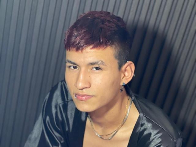 YochuaScott - Live Sex Cam - 23757993