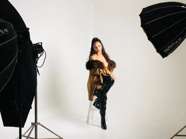 VenusChaud - Live Sex Cam - 23761733