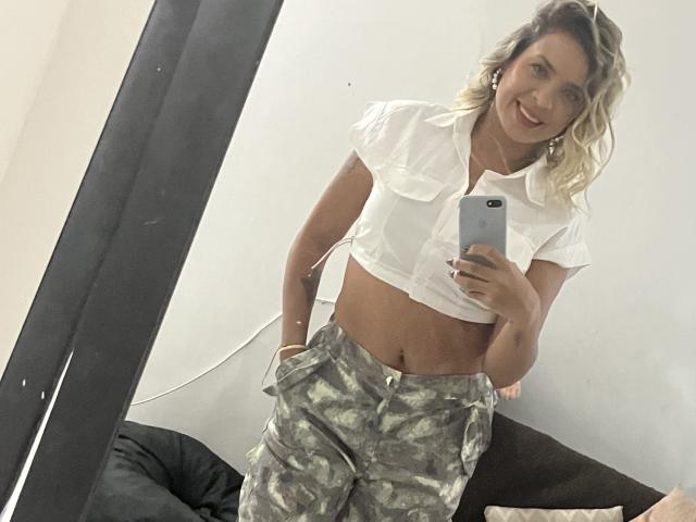 ChantalSex69 - Live Sex Cam - 23762273