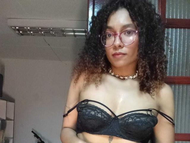 AstridNielsen - Live sex cam - 23780233