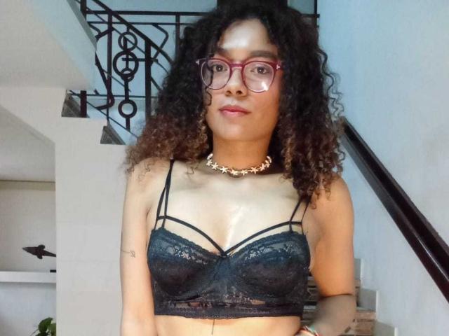 AstridNielsen - Live sexe cam - 23780277