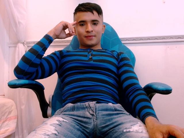 DayanWilly - Live Sex Cam - 23797313