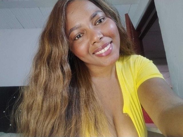 EmiraHot - Live sexe cam - 23804381