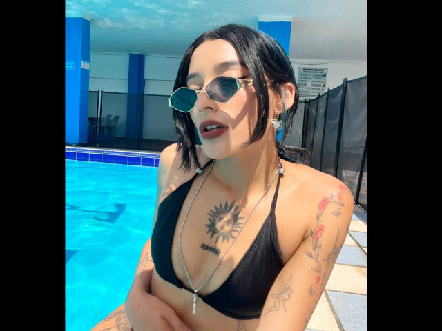 SalomeMille - Live Sex Cam - 23806693