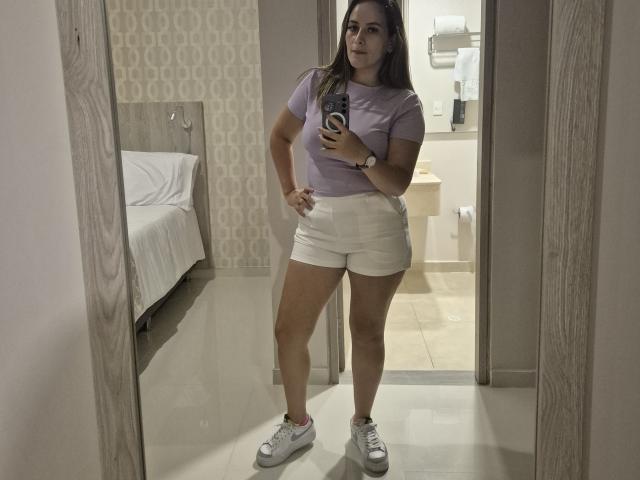 RousseMelinda - Live porn &amp; sex cam - 23815485