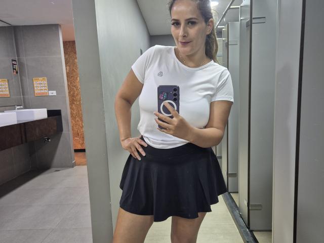 RousseMelinda - Live porn &amp; sex cam - 23815489