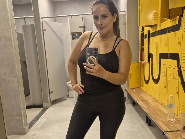 RousseMelinda - Live porn &amp; sex cam - 23815497