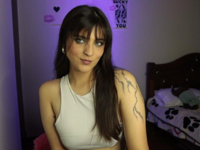 SarahhTanyas - Live Sex Cam - 23825177