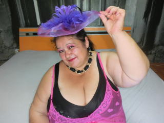 FloryMarlow - chat online hard with a European Mature 