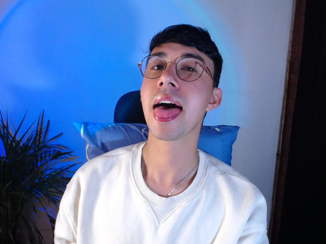 OliverHot69 - Live sex cam - 23860765