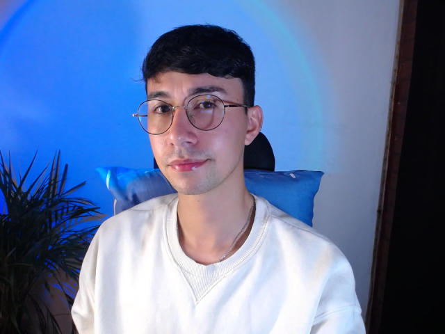 OliverHot69 - Live porn &amp; sex cam - 23860769