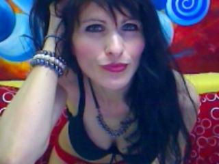 SensualSonia - Live nude with a 18+ teen woman with a standard breast 