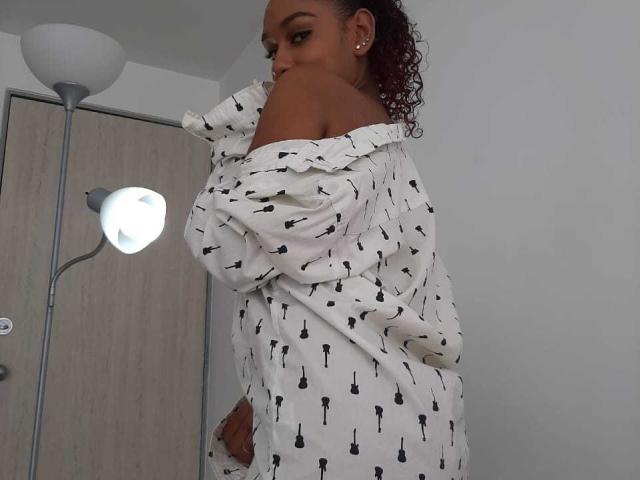 CandyEsme - Live Sex Cam - 23868769