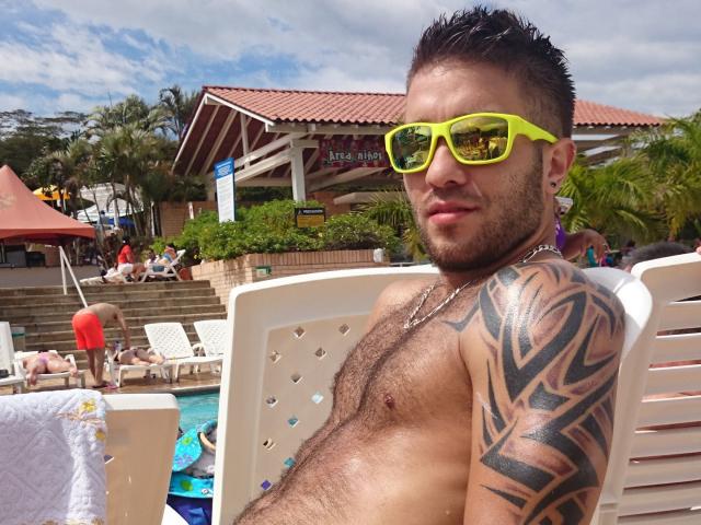 Niklaus - chat online hot with this blond Homosexuals 