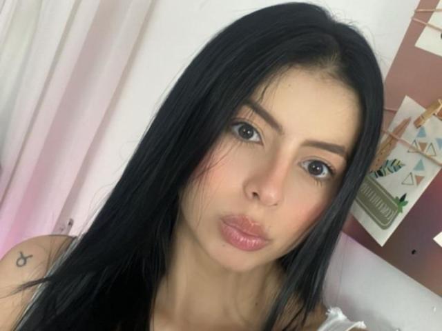 IsabellaJames - Live Sex Cam - 23918937