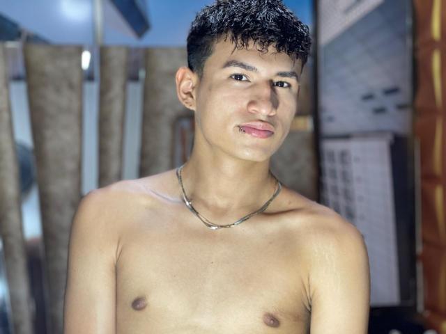 YochuaScott - Live Sex Cam - 23922029