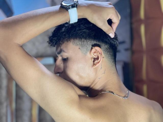 YochuaScott - Live Sex Cam - 23922041