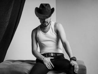 NoahBrown - Live sex cam - 23972965
