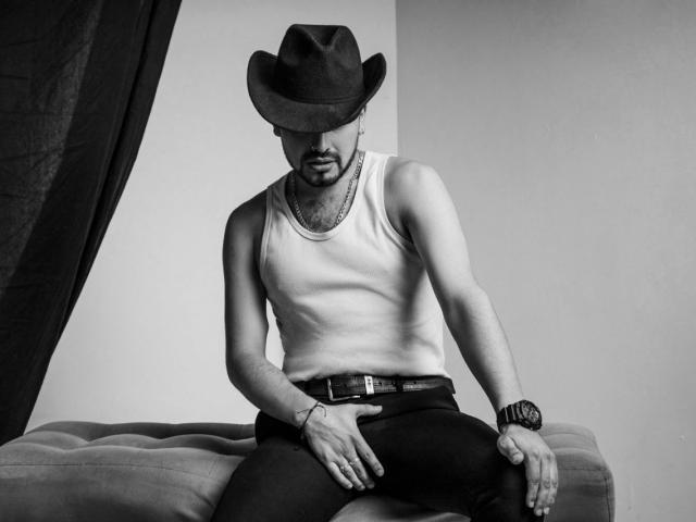 NoahBrown - Live sex cam - 23972965