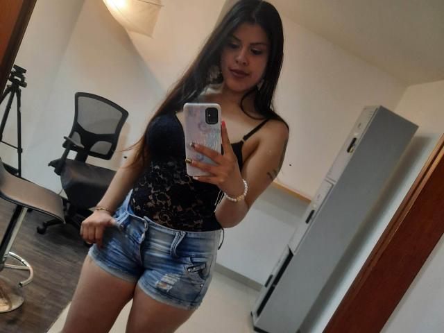 ElaiaaBakerr - Live sex cam - 23974437