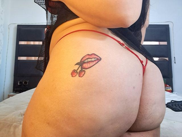 VivianaThomson - Live Sex Cam - 23987613