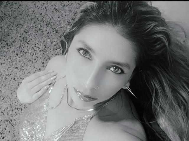 MichelleDumont - Live porn &amp; sex cam - 23992841