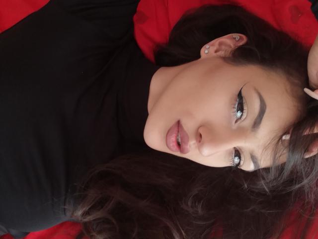 VievienneClemente - Live sex cam - 24001517