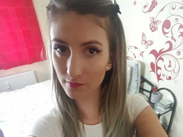 RoxanneQuin - Live sex cam - 24005629