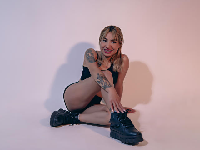 AnneGela - Live sex cam - 24007009