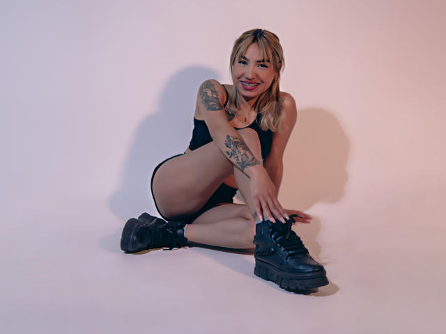 AnneGela - Sexe cam en vivo - 24007345