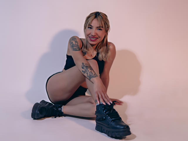 AnneGela - Sexe cam en vivo - 24007681
