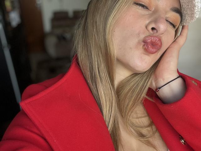 AtheneaRossi - Live porn &amp; sex cam - 24008845