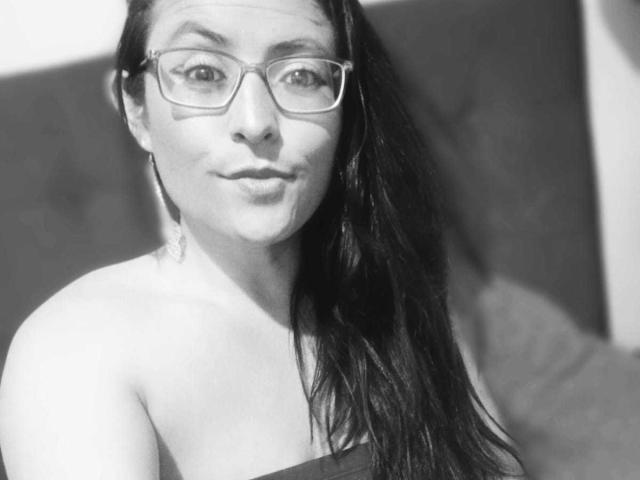 NinaPetit - Sexe cam en vivo - 24009769