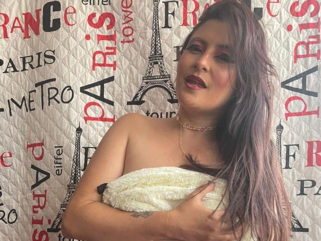 NinaPetit - Sexe cam en vivo - 24009773