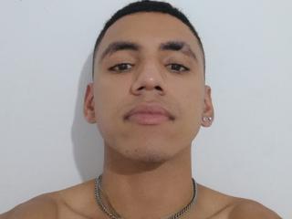 TrixyStarTsdoll - Live sex cam - 24010701