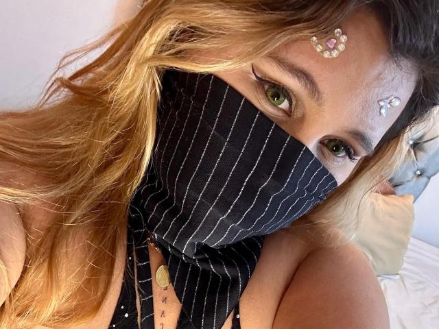 SalmaAzaman - Live sex cam - 24013581