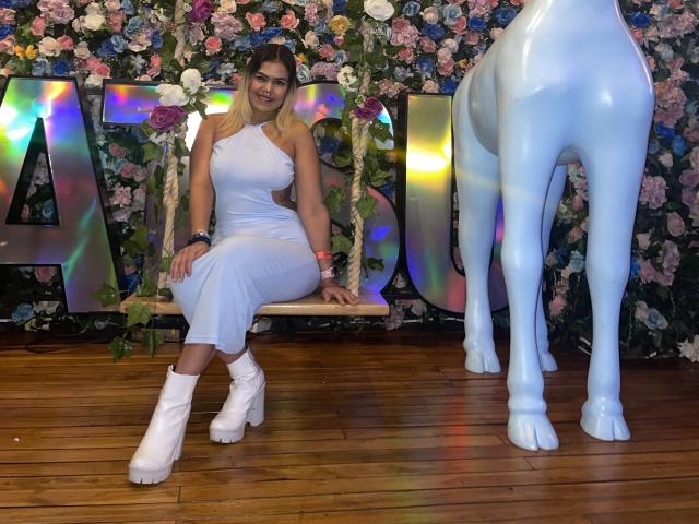 TarahDustin - Live sex cam - 24017857
