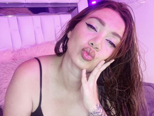 SophieLombardo - Live sex cam - 24027029