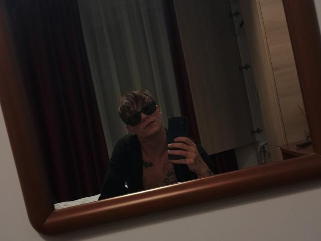 MassimoMillen - Sexe cam en vivo - 24027201