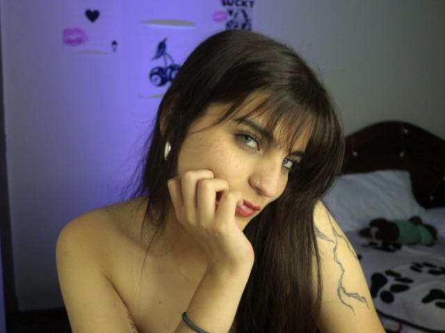 SarahhTanyas - Live sexe cam - 24039157