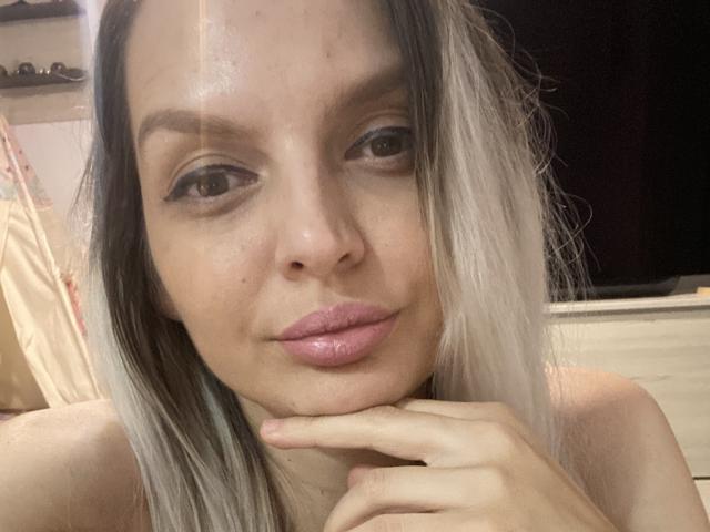 DouceAmelia - сексуальная веб-камера в реальном времени - 24045137