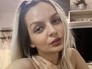 DouceAmelia - Élő pornó és szexkamera - 24045153